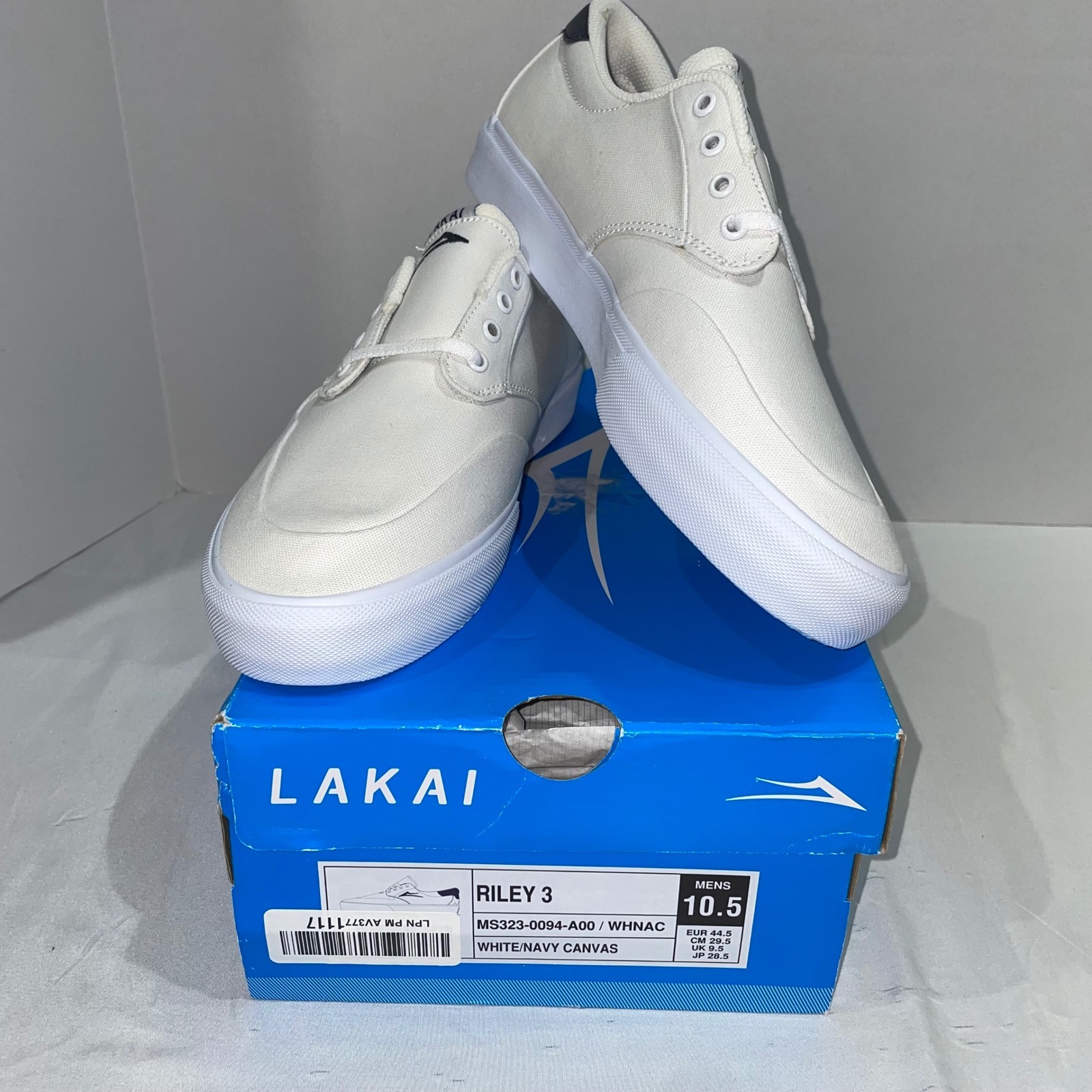 Lakai Riley 3 Mens 10.5 White Navy Canvas Skate Shoes